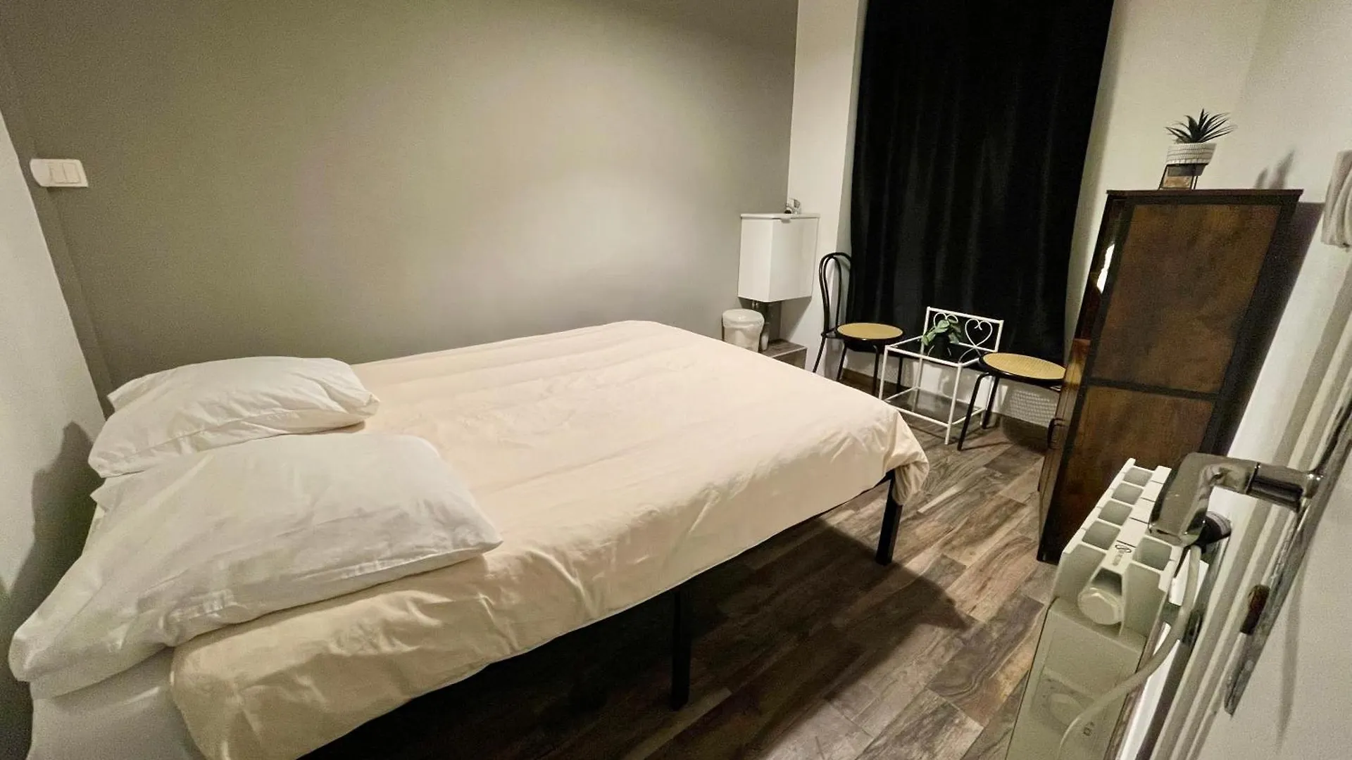 Du Globe Hostel *