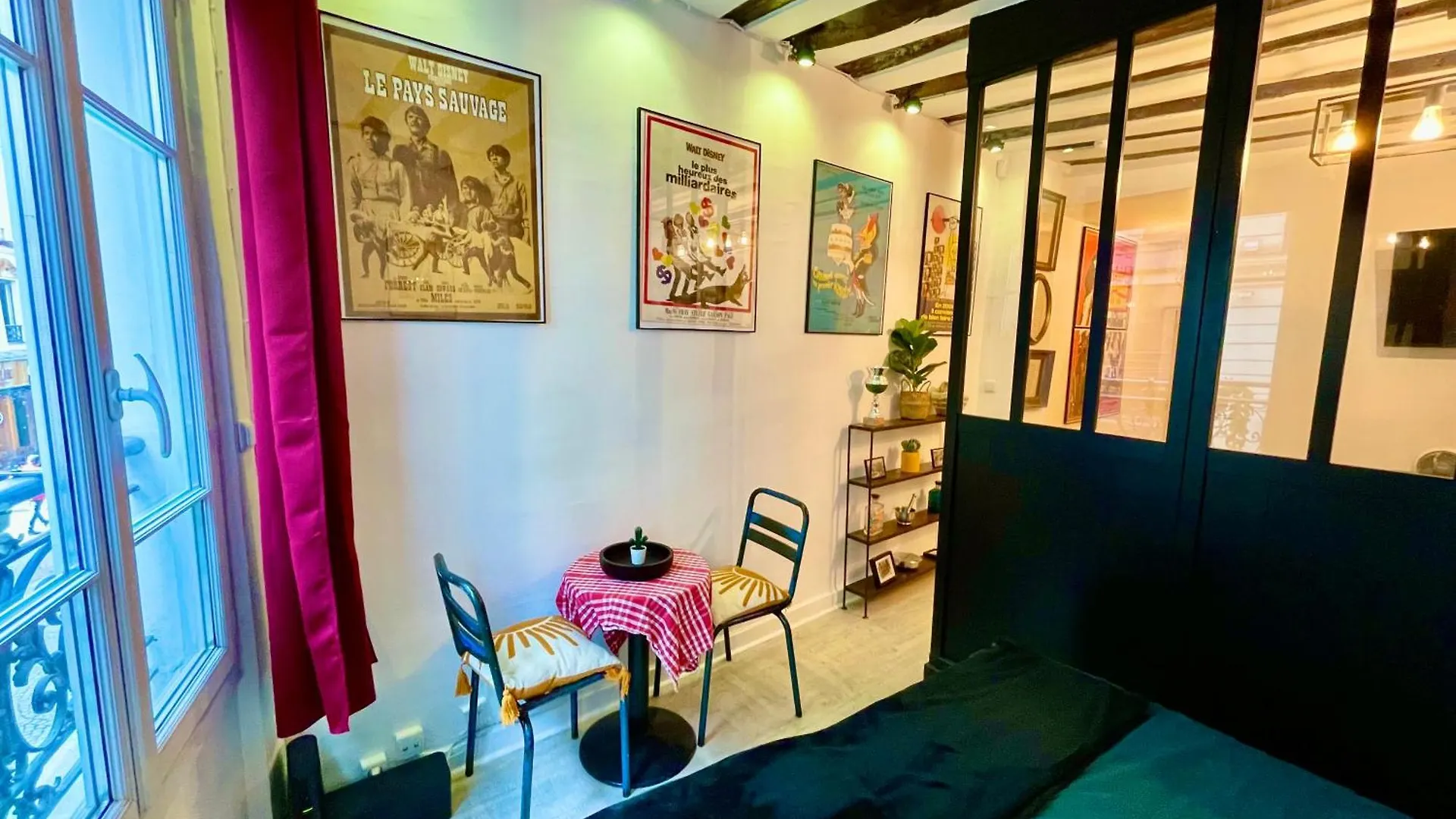 Du Globe Hostel